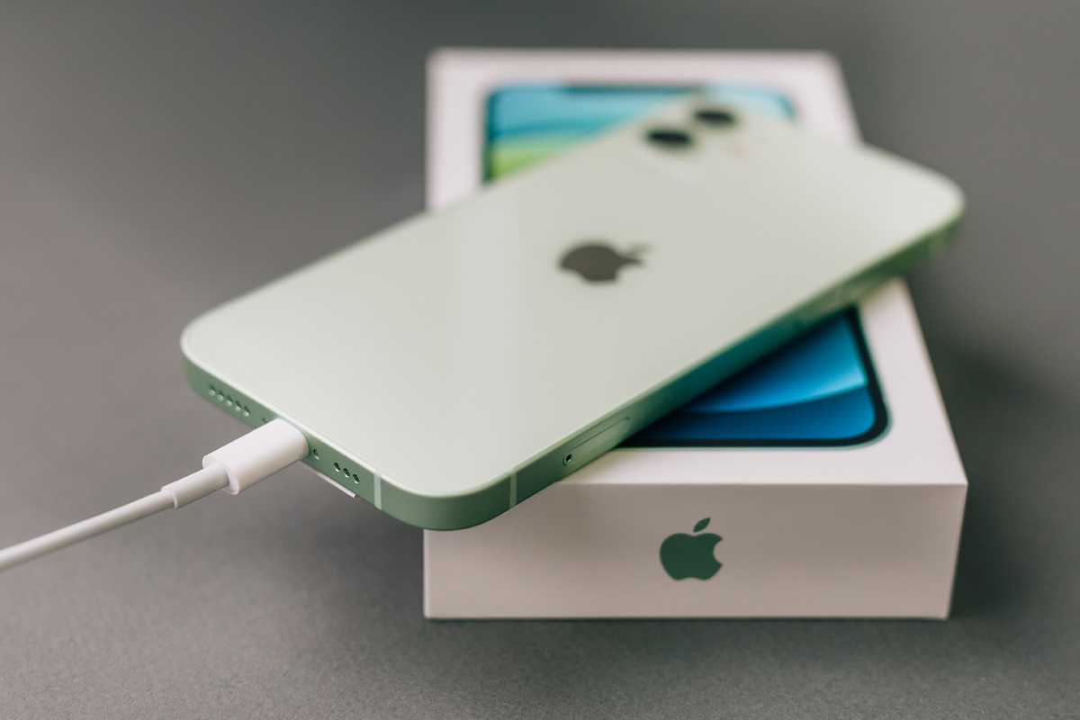 В этой статье мы выясним, сколько времени заряжается iPhone 11, а заодно ответим на некоторые другие наиболее популярные вопросы владельцев этого мобильного устройства