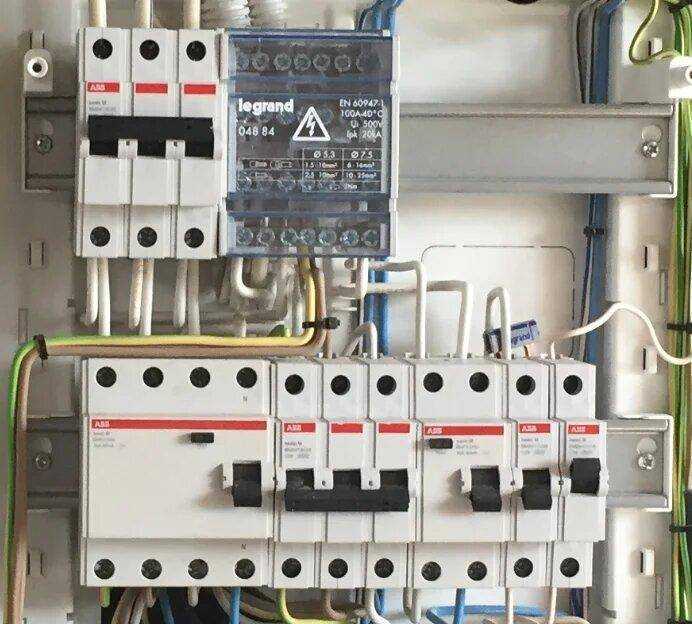 Процесс монтажа электрощита в квартире: инструкция +видео