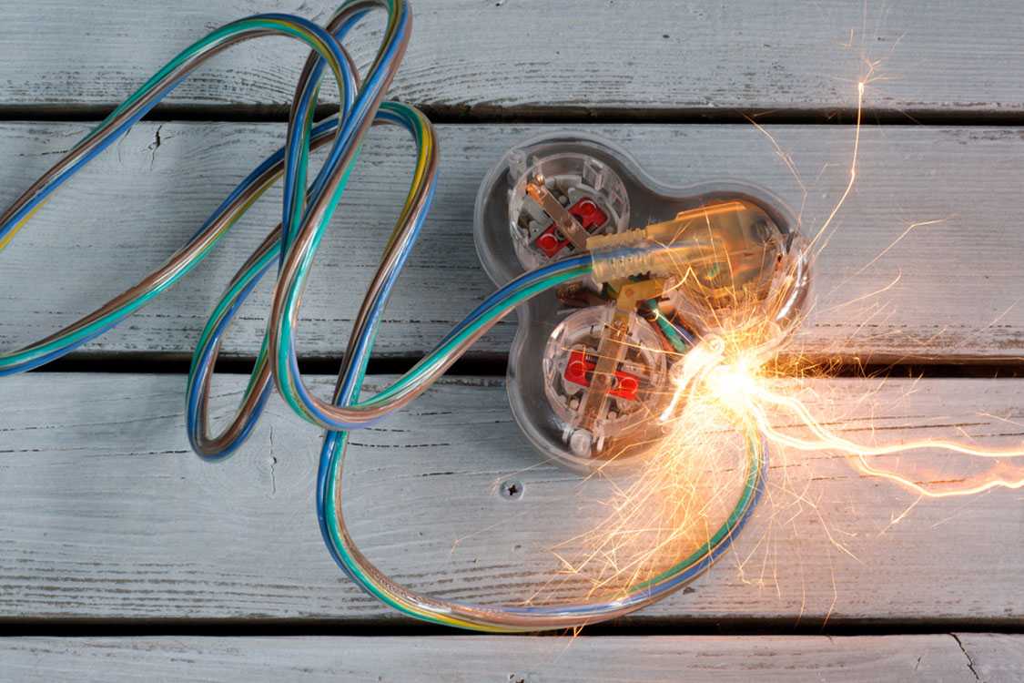 Перенапряжение в электросети и в чем его опасность: разновидности и способы защиты