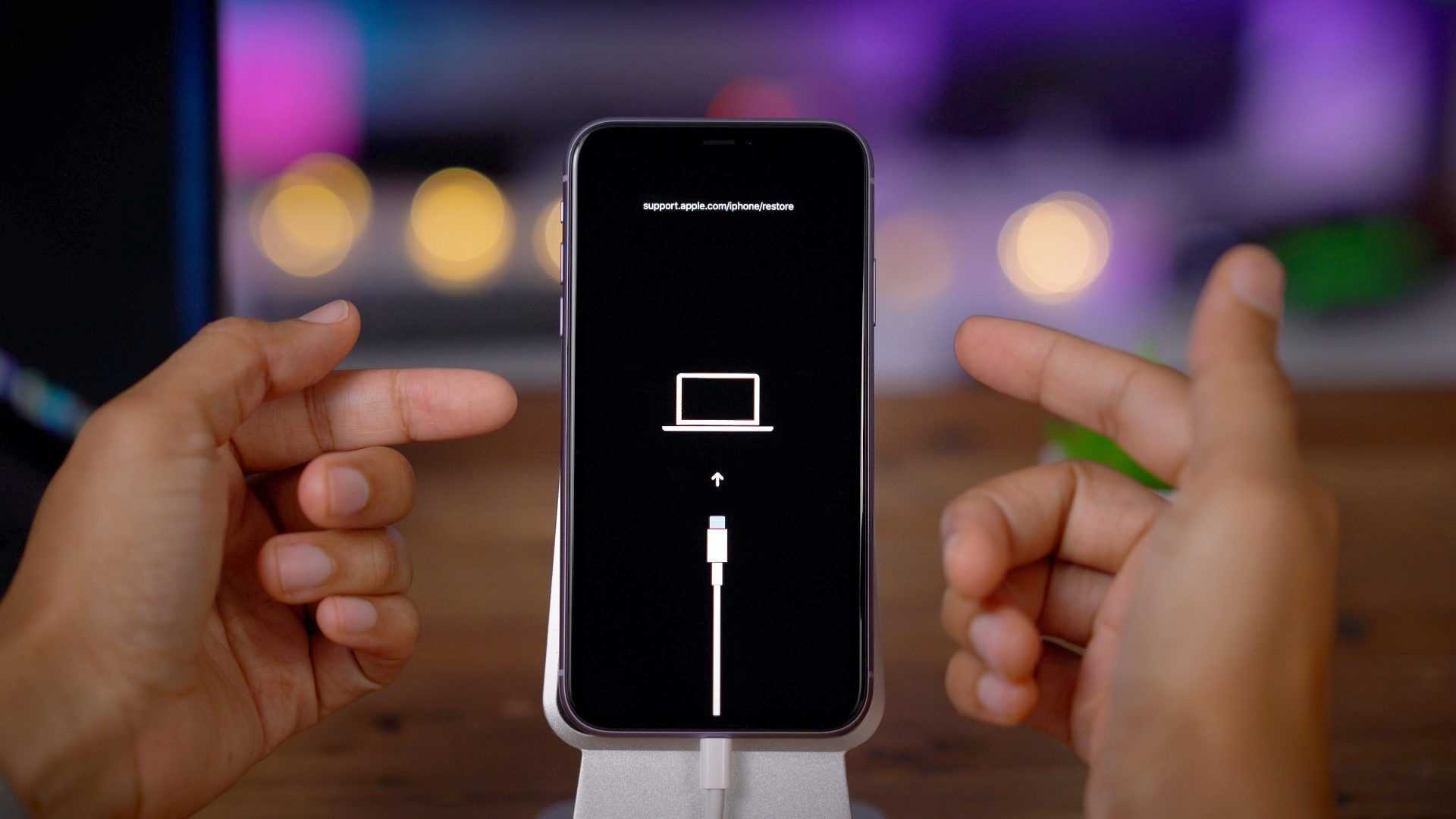 Что можно делать, если не включается iphone