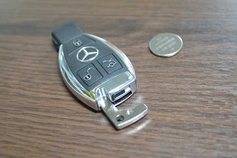 Батарейки в ключе любого автомобиля истощают свой запас энергии и Mercedes не является исключением Прочитав нашу статью, вы узнаете, как это сделать без риска повредить устройство