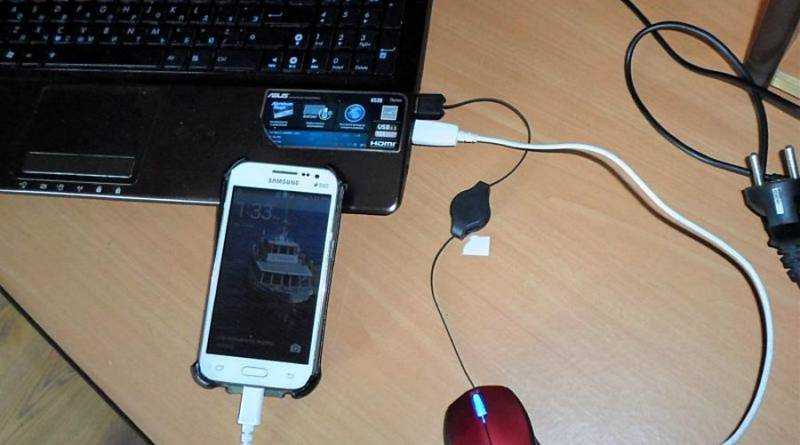 Как использовать ноутбук как телефон. Зарядка телефона через USB. Зарядка смартфона от ноутбука. Смартфон подключен к ноутбуку. Зарядка ноутбука без зарядного устройства.