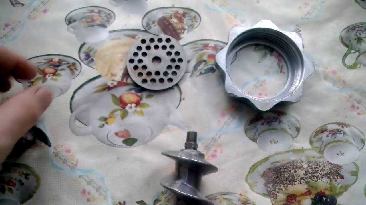 Почему мясорубка не прокручивает мясо а выдавливает и как исправить? | все очень просто
