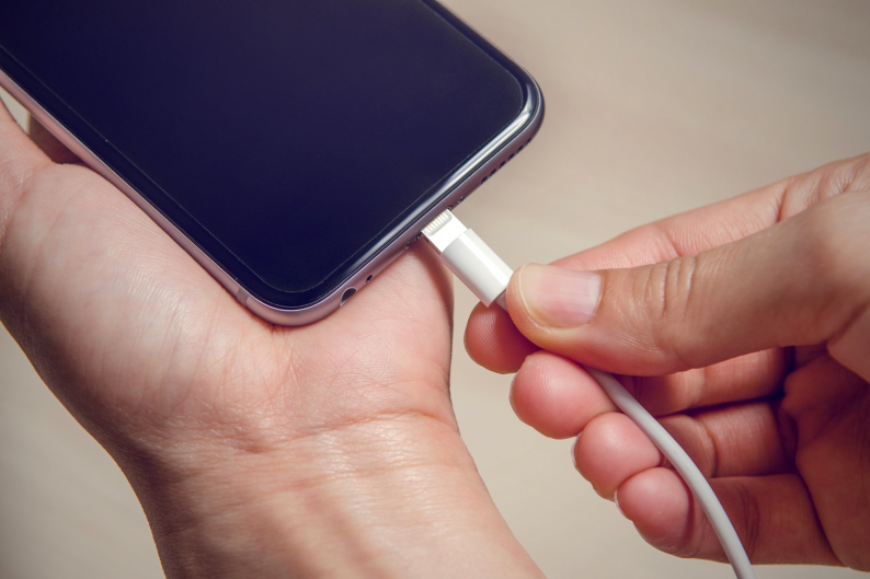 Выбираем лучшую зарядку для iphone