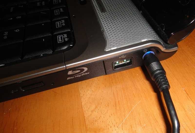 Почему ноутбук не работает от сети без батареи, как это исправить