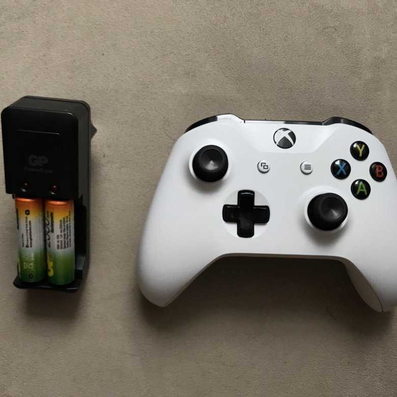 Батарейки для джойстика. Батарейки для джойстика Xbox 360. Геймпад Xbox 360 на батарейках. Батарейка геймпад иксбокс 360. Хбокс 360 батарейки в джостик.