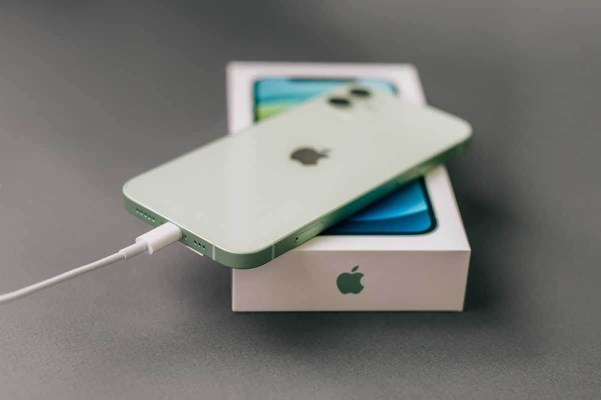 Выбираем лучшую зарядку для iphone